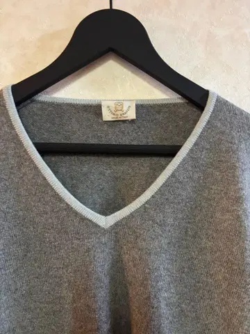 그레이 V넥 긴팔 스웨터