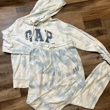 GAP 후드티와 팬츠 세트