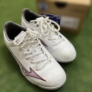 미즈노 축구화 화이트 트레이닝화 22cm