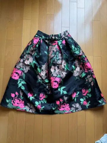 플레어 스커트 꽃무늬 블랙 스커트만