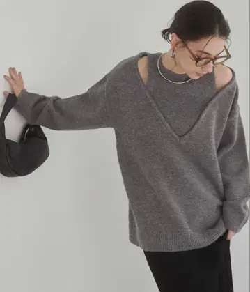 ANGIE 페이크 레이어드 V넥 니트