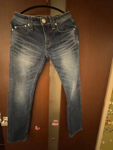 YANUK 다크 블루 슬림핏 데님 사이즈 23