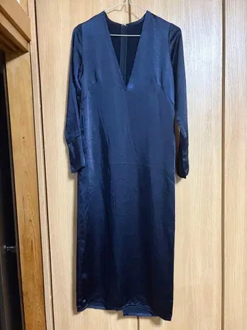 다크 블루 V넥 긴팔 롱 원피스