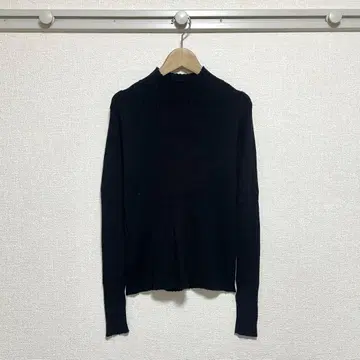 [ 새상품급 ] LOWRYS FARM(로리즈팜) 리브 하이넥 니트