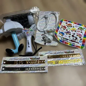 WEST. LIVE TOUR 굿즈 7세트