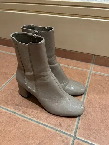 ZARA 베이지 부츠
