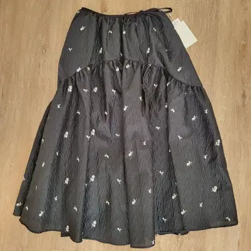 BLUELEA 블루레아 Embroidery jacquard skirt