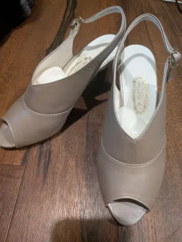 2 긴자 요시노야 샌들 힐 베이지 23.5