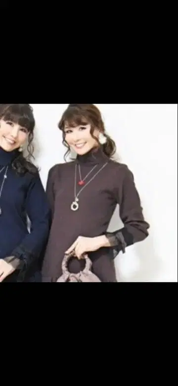 앤드러브 모티브 레이스 소매의 하이 케이지 니트 풀오버 3L