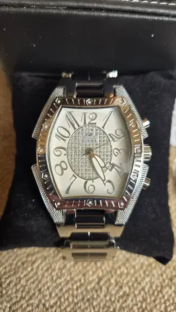 나가부치 츠요시 애용 실버 팔각형 케이스 시계 메탈 벨트