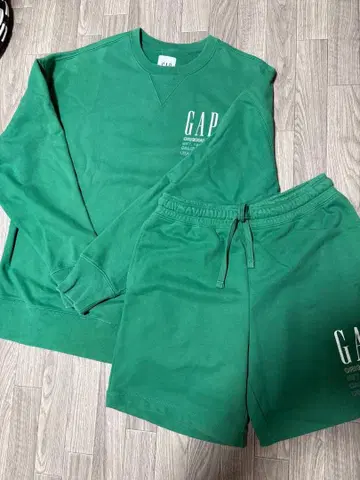 GAP 맨투맨 셋업 YZERR 착용 모델