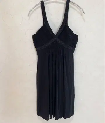 BCBGMAXAZRIA 블랙 슬리브리스 튜닉 비즈 장식