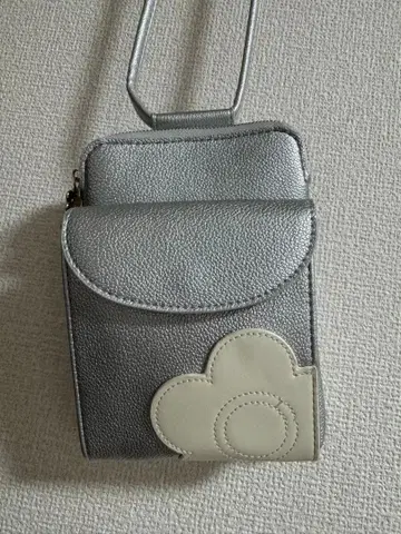 실버 구름 디자인 숄더백