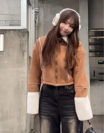 emmy 브라운 숏 무스탕 코트