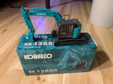KOBELCO SK 135SR 1/50 스케일 미니카