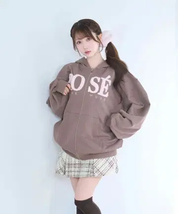 로제 뮤즈 Fur logo zip hoodie