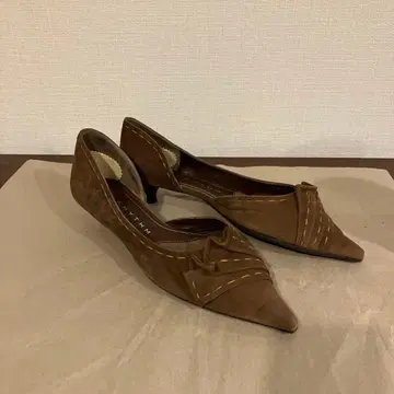 NEORHYTHM 브라운 스웨이드 펌프스