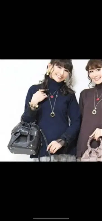 앤드러브 모티브 레이스 소매의 하이 케이지 니트 풀오버 3L