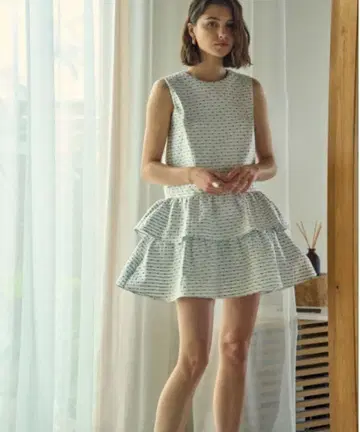 ERADIE 슬리브리스 티어드 미니 원피스