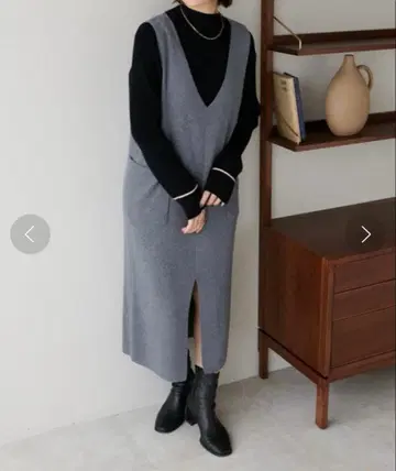 Discoat 깊은 V 슬리브리스 니트 원피스 그레이