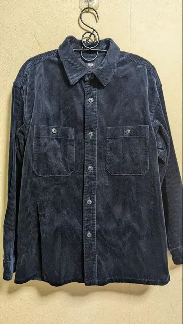 유니클로 다크 블루 코듀로이 셔츠 M 사이즈