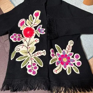 꽃무늬 자수 블랙 가디건 사이즈 9