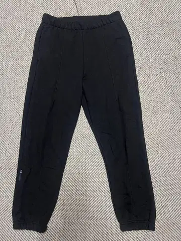 ON 블랙 스웨트 팬츠