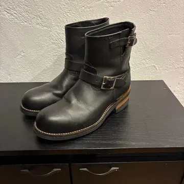 블랙 가죽 엔지니어 부츠