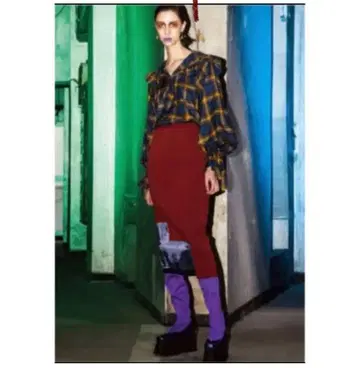 [ SALE ] PAMEO POSE 절개 타이트 스커트