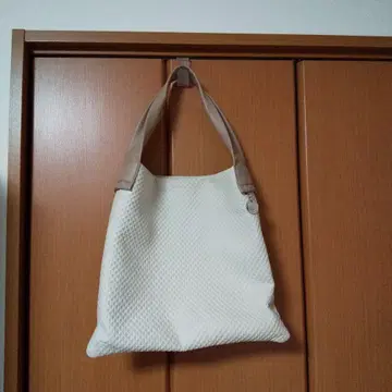 화이트 숄더백 합성 피혁