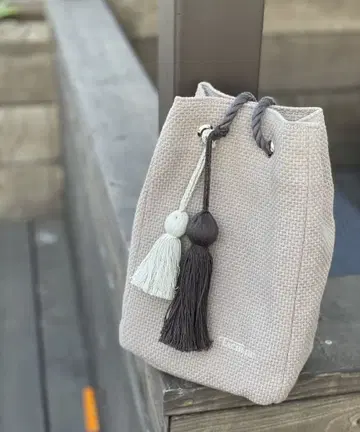 TACHI-NU 태슬 포함 그레이 복조리형 숄더백