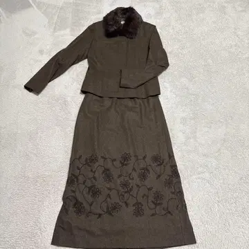 브라운 꽃무늬 자수 자켓 스커트 셋업