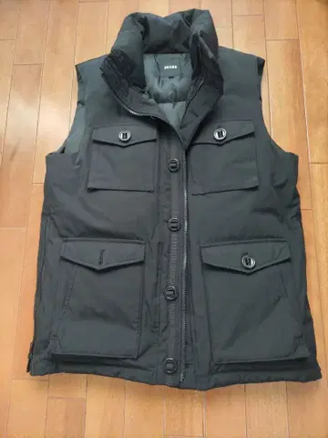 BEAMS 블랙 다운 베스트 슬리브리스