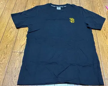 SD 로고 자수 블랙 T셔츠