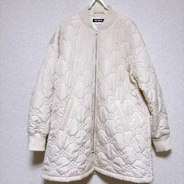 레어 상품 [마리콴트] 데이지 패턴이 귀여운 롱 기장 퀼팅 코트