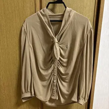 미사용에 가까운 이타리야 블라우스