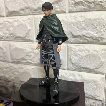 진격의 거인 리바이 피규어