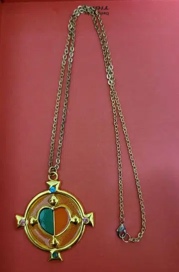 마기아나 목걸이