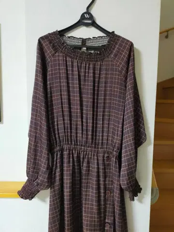 클리어 임프레션 롱 기장 원피스 브라운