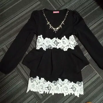 페플럼 상의 미니 스커트 셋업