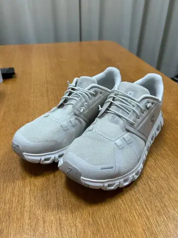 24.5cm 온 클라우드6 아이보리 스니커즈