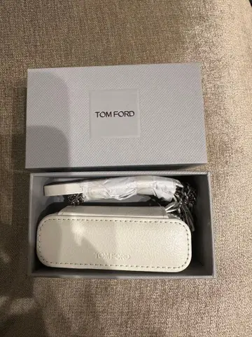톰포드 최신 체인 부착 립 케이스 화이트