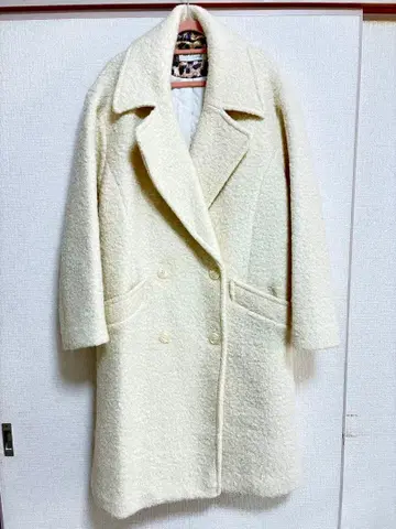 아이보리 더블 브레스트 롱 코트