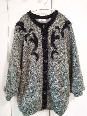 그레이 그린 계열 니트 가디건 리프 무늬