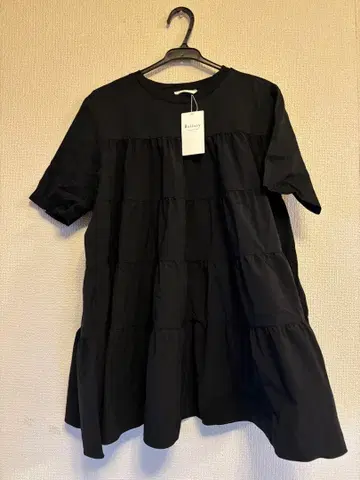 새상품 Ballsey 블랙 티어드 절개 상의