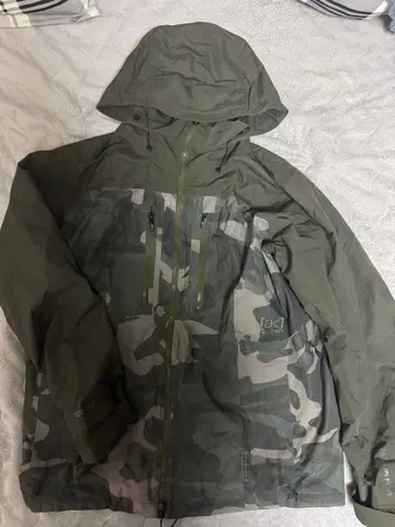 Burton ak GORE-TEX 카모플라주