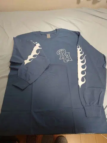 래디쉬 에딕트 RA 로고 파란색 긴팔 티셔츠