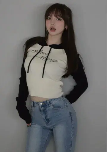 andmary Letter mary logo tops