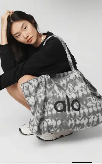 alo 아로 타이다이 패턴 토트백