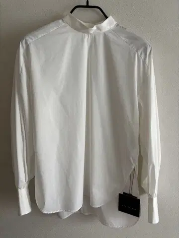 화이트 스탠드 카라 셔츠 긴팔